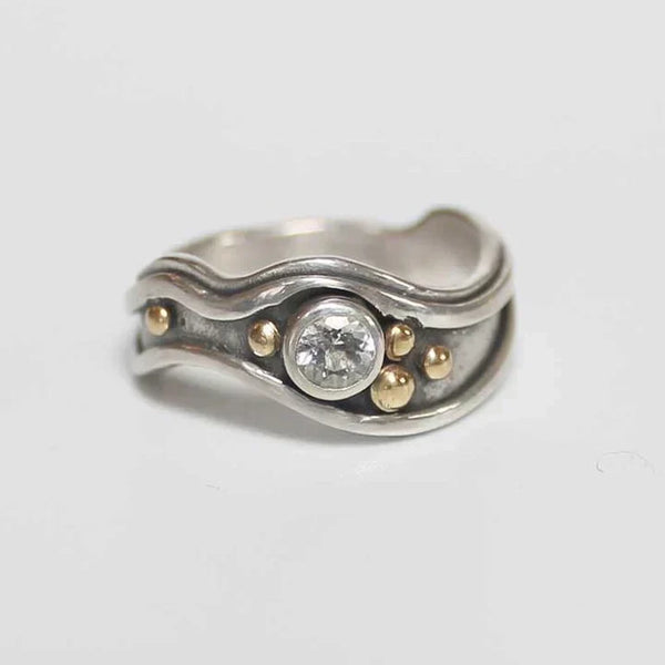 Vintage Wavy Silver Zirconia Ring