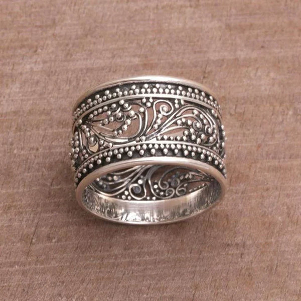 Hollow Ivy Silvered Ring
