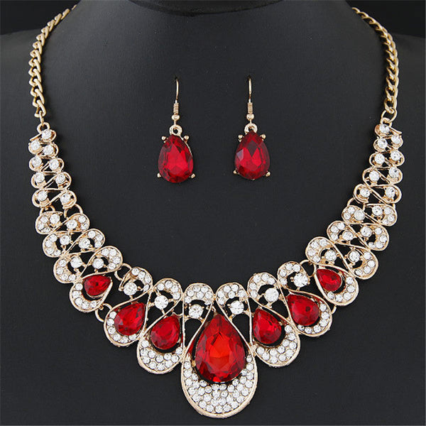 Maevina Gold Crimselle Jewelry Set