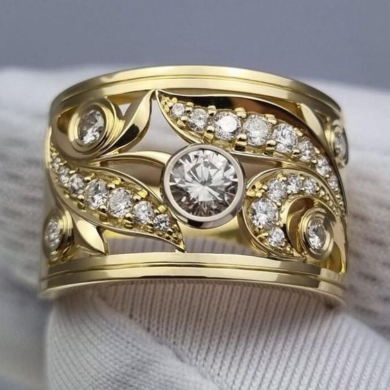 Vintage Hollow Ivy Zirconia Gold Ring