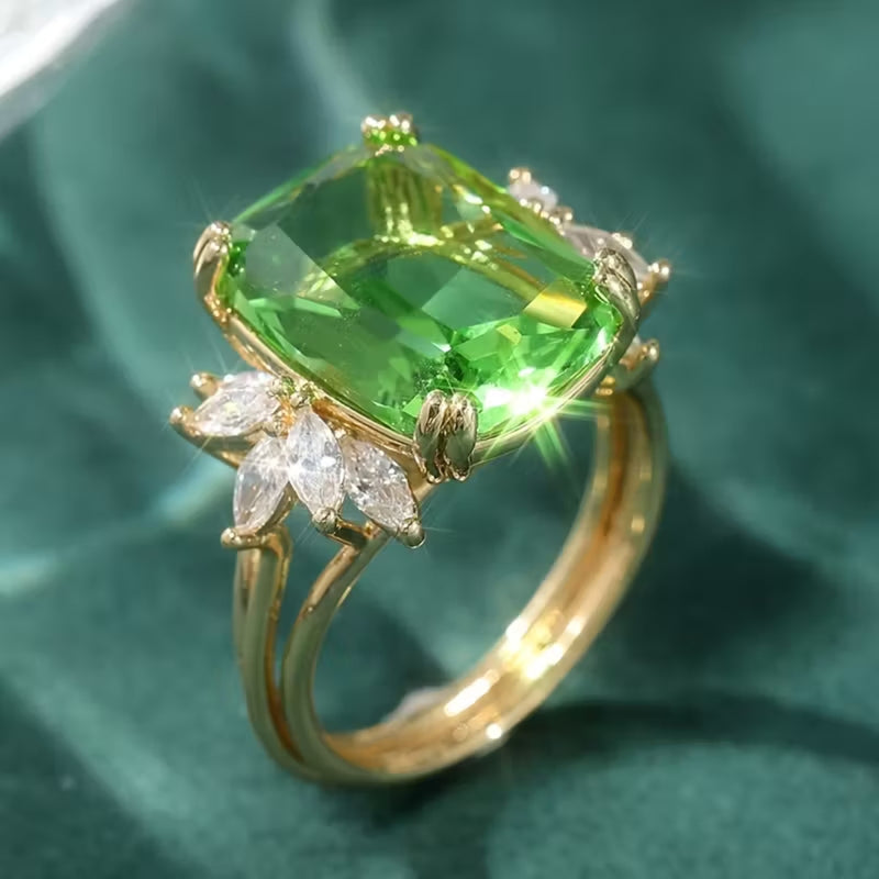 Oversized Emerald Floral Ring