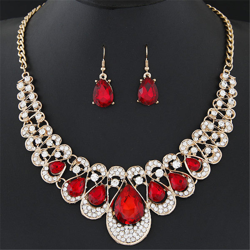 Maevina Gold Crimselle Jewelry Set