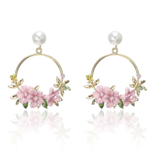 Flower and Pearl Earrings in Gold
