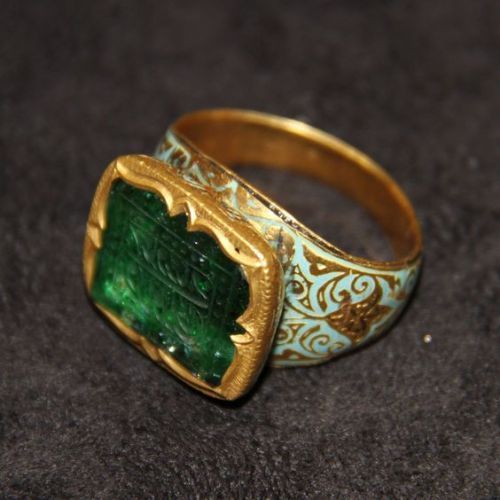 Vintage Green Enamel Gold Ring